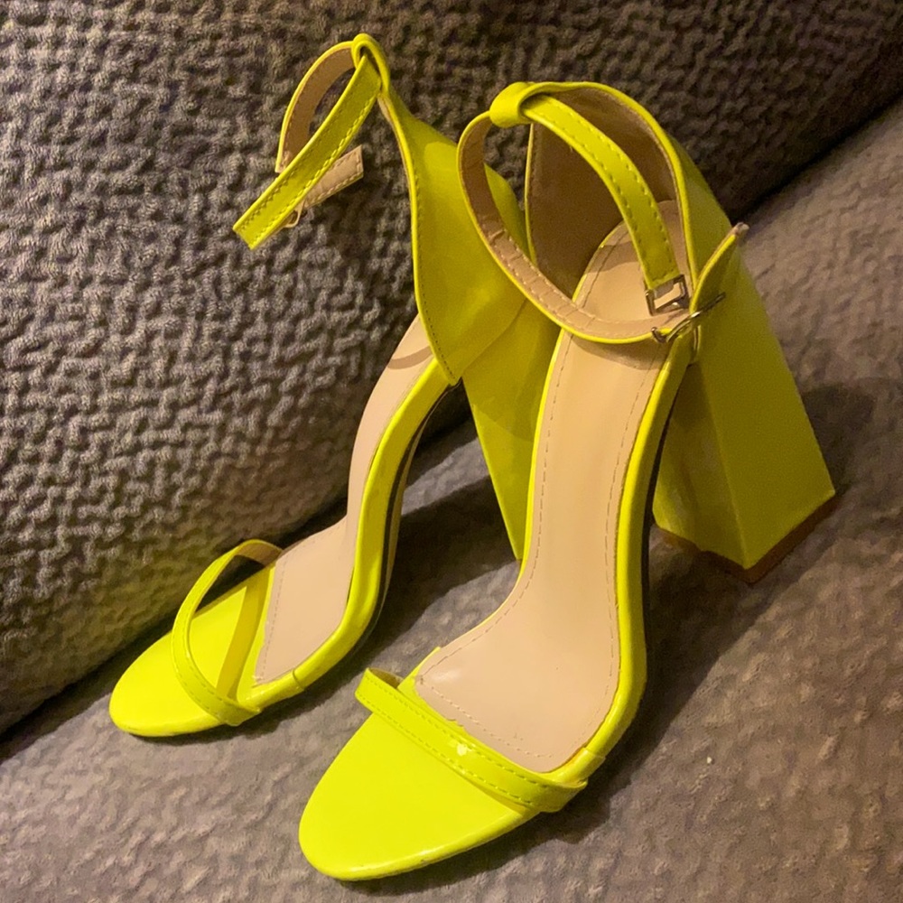 Neon patent leather sandal with chunky block heel